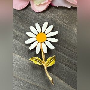 Vintage Daisy Flower Enamel Brooch